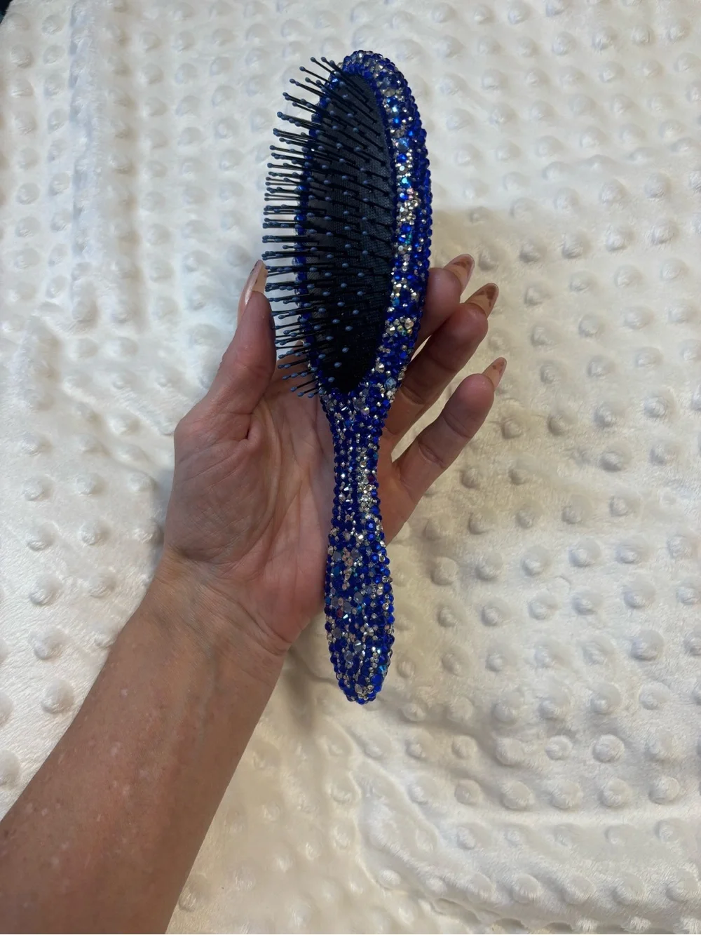 Wet Embellished Blue Rhinestone Hair Brush – Sparkling Women's Hair Accessory